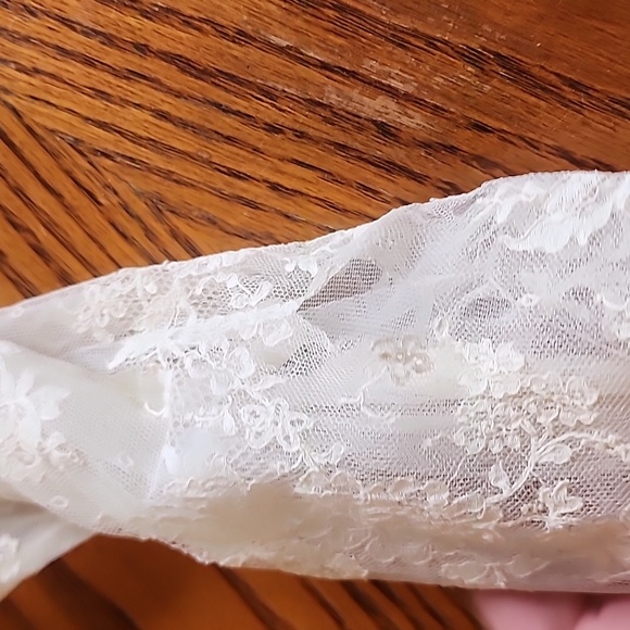 Saks Fifth Avenue 1940s Era Wedding Dress. Liquid Satin - Picture 4 of 17